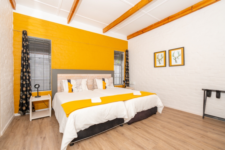 6 Bedroom Property for Sale in Middedorp Western Cape